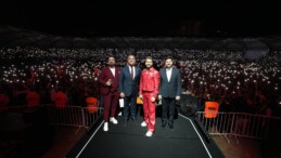 Teşekkürler Tarsus  102 yıldır aynı ruh ve heyecanla kutladığımız 29 Ekim Cumhuriyet Bayramımızı bu yıl da coşku ile kutlamanın gurur ve heyecanını yaşıyoruz. Düzenlediğimiz Sefo konserine gösterdiğiniz ilgi ve alakadan dolayı hepinize sonsuz teşekkürler.  #AliBoltaç #TarsusBelediyesi #TarsustaGelecekVar