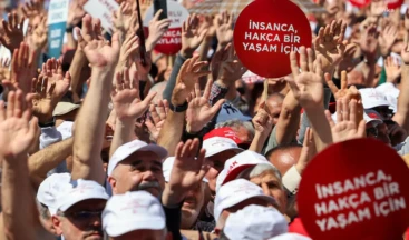 Son araştırmada çarpıcı sonuçlar: Geçim derdi ezip geçiyor! Yapılan araştırmaya göre yurttaşların yarısından fazlası, Türkiye’nin en büyük sorunu olarak ekonomi, işsizlik ve enflasyonu gösteriyor.
