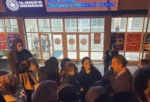 Artvin’de KYK yurdunda barınma krizi: Öğrenciler eylem yaptı Artvin’de yapımı tamamlanmak üzere olan Nene Çiçek KYK Yurdu’nda yaşanan yerleşim krizi, kız öğrencilerin de eylem yapmasına neden oldu. “Çiçek Nine bizimdir, bizim olacak” sloganlarıyla eylem yapan öğrenciler, barınma sorununun bir an önce çözülmesini istedi.