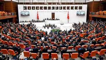 TBMM’de aynı manzara: Kadına yönelik şiddetin nedenlerinin araştırılması için verilen öneri, AKP ve MHP oylarıyla reddedildi DEM Parti ve CHP’nin “Kadına yönelik şiddetin nedenlerinin tüm boyutlarıyla araştırılması” önerisi AKP ve MHP oylarıyla reddedildi.