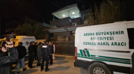 Adana’da aile faciası: Baba biri engelli iki çocuğunu öldürüp intihar etti Yüreğir ilçesinde yaşayan 46 yaşındaki İbrahim Kiracı, kızı Derin (13) ve engelli oğlu Doruk’u (11) tabancayla öldürdükten sonra yaşamına son verdi