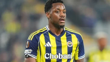 UEFA’dan Duran’a şok ceza! Kritik maçlarda yok UEFA Kontrol, Etik ve Disiplin Kurulu, temsilcimiz Fenerbahçe’nin golcüsü Jhon Duran’a 2 maç ceza verdi.