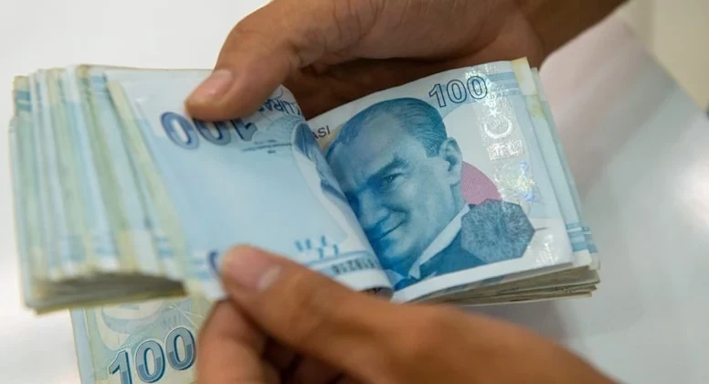 Son Dakika… Yöneticilere 30 bin TL zam teklifi az önce geri çekildi Son Dakika Haberi… Kamuda yönetici ve uzman personele 30 bin TL’lik seyyanen zam teklifi geri çekildi.