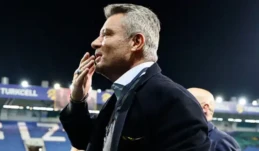 Sadettin Saran gözaltına alınmıştı: Fenerbahçe’den olağanüstü toplantı sonrası açıklama! Fenerbahçe Kulübü Yönetim Kurulu’nun Başkan Sadettin Saran’ın gözaltına alınması sebebiyle olağanüstü toplantı kararı aldı. Yönetim Kurulu Üyesi Ertan Torunoğulları, toplantı sonrası açıklamalarda bulundu.