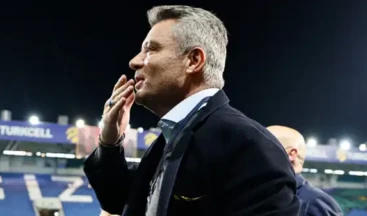 Sadettin Saran gözaltına alınmıştı: Fenerbahçe’den olağanüstü toplantı sonrası açıklama! Fenerbahçe Kulübü Yönetim Kurulu’nun Başkan Sadettin Saran’ın gözaltına alınması sebebiyle olağanüstü toplantı kararı aldı. Yönetim Kurulu Üyesi Ertan Torunoğulları, toplantı sonrası açıklamalarda bulundu.