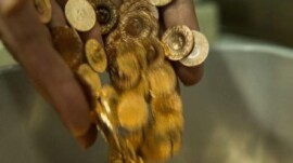 Kapalıçarşı altın fiyatları;  Gram altın: 8.076 TL Çeyrek altın: 13.170 TL