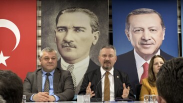 500 bin lirayla geçinemeyen’ AKP’li vekile Ahmet Hakan ve Abdulkadir Selvi bile dayanamadı! “Mestan Özcan’ın ilm-i siyaset denilen olgudan hiç haberi yok.” “Millet geçim sıkıntısından dolayı burnundan soluyor. Biraz mütevazı olun