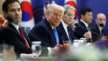 ABD Başkanı Donald Trump, ticaret anlaşmasını yürürlüğe koymadığı için Güney Kore’ye uygulanan otomobil, kereste, ilaç ve diğer tüm karşılıklı tarifelerin yüzde 15’ten yüzde 25’e çıkarıldığını duyurdu.