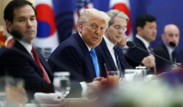 ABD Başkanı Donald Trump, ticaret anlaşmasını yürürlüğe koymadığı için Güney Kore’ye uygulanan otomobil, kereste, ilaç ve diğer tüm karşılıklı tarifelerin yüzde 15’ten yüzde 25’e çıkarıldığını duyurdu.