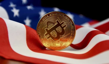 Bitcoin’de beş haftanın dibinden sert dönüş! Bitcoin, küresel piyasalarda artan belirsizliklerin ardından toparlanma eğilimi gösterdi. Yatırımcılar, Fed’in faiz kararı ile büyük teknoloji şirketlerinin açıklayacağı finansal sonuçlara odaklandı. Bu gelişmeler, kripto para piyasasında temkinli beklentilerin öne çıkmasına neden oldu.