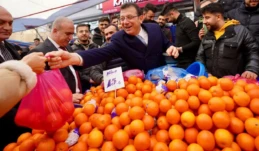 Ekrem İmamoğlu Silivri’den duyurdu: Emekli pazar desteği başvuruları başladı! Tutuklu İBB Başkanı ve CHP’nin cumhurbaşkanı adayı Ekrem İmamoğlu, İstanbul Büyükşehir Belediyesinin emeklilere yönelik pazar desteği uygulamasının süreceğini duyurdu. İmamoğlu, emeklilerin yanında olduklarını vurgulayarak başvuru sürecinin başladığını açıkladı.