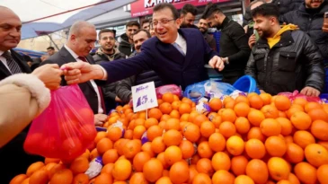Ekrem İmamoğlu Silivri’den duyurdu: Emekli pazar desteği başvuruları başladı! Tutuklu İBB Başkanı ve CHP’nin cumhurbaşkanı adayı Ekrem İmamoğlu, İstanbul Büyükşehir Belediyesinin emeklilere yönelik pazar desteği uygulamasının süreceğini duyurdu. İmamoğlu, emeklilerin yanında olduklarını vurgulayarak başvuru sürecinin başladığını açıkladı.