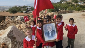 Yaklaşık 18 milyon öğrencinin ara tatili sona erdi.  • Okullarda ilk haftanın teması ‘Bayrak sevgisi’ olacak.