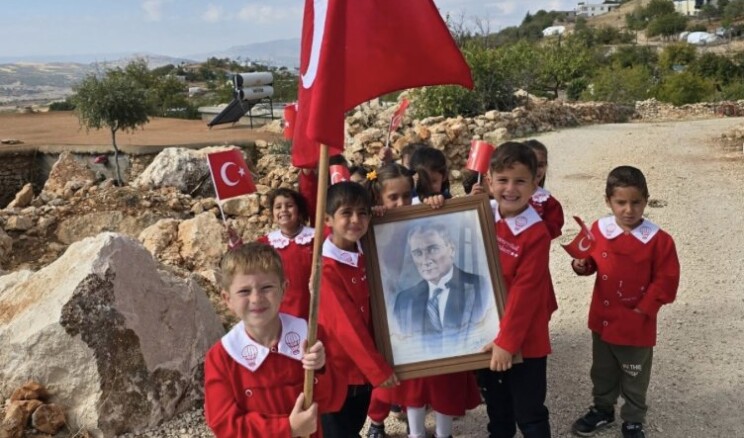 Yaklaşık 18 milyon öğrencinin ara tatili sona erdi.  • Okullarda ilk haftanın teması ‘Bayrak sevgisi’ olacak.