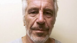 3 milyon sayfalık Epstein dosyalarının sansürsüz hali yarın Kongre üyelerinin incelemesine açılacak.  • Belgeler, ABD Adalet Bakanlığı binasında incelenecek. • Okuma odasına cep telefonu, bilgisayar veya herhangi bir elektronik cihazla giriş yapılamayacak. • İnceleme yapmak isteyen üyeler en az 24 saat önceden randevu alacak. • Belgelerin elektronik kopyalarına erişilebilecek ve yalnızca not alınabilecek. • ABD Adalet Bakanlığı’nın elinde bulunduğu belirtilen yaklaşık 6 milyon belgenin tamamı erişime açılmayacak.