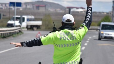 Trafik cezalarını artıracak kanun teklifinin ilk 23 maddesi kabul edildi.