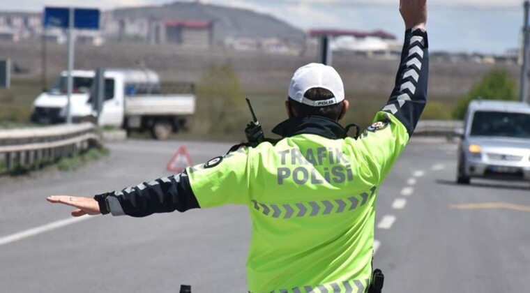 Trafik cezalarını artıracak kanun teklifinin ilk 23 maddesi kabul edildi.