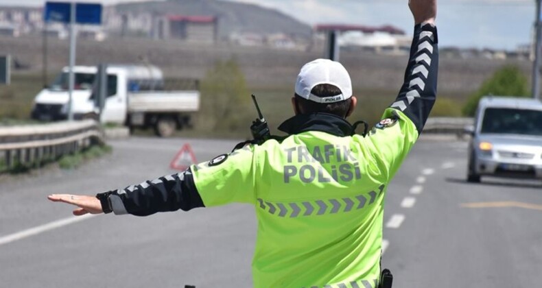 Trafik cezalarını artıracak kanun teklifinin ilk 23 maddesi kabul edildi.