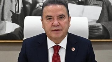 Antalya Büyükşehir Belediyesine yönelik soruşturmada, aralarında Muhittin Böcek’in de bulunduğu 41 şüpheli hakkında hazırlanan iddianame kabul edildi.   Böcek için 15 yıl 6 aydan 44 yıla kadar hapis istendi.   Tutukluların tutukluluğu sürerken, ilk duruşma 16 Mart’ta yapılacak.