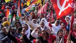 Hindistan’da 300 milyondan fazla işçi ve çiftçi genel greve çıktı.  Ülke genelinde gerçekleşen greve katılan halk, Başbakan Modi hükümetinin ekonomi ve çalışma politikalarını protesto etti.