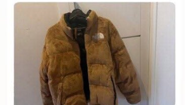 ‘Toşko’ olarak tanınan sosyal medya fenomeni Mazlum Aktürk, gözaltına alındığı gün üstünde olan montu “Nezarethanede yastık kullanımına uygun” açıklamasıyla 48 bin 758 TL’ye satışa çıkardı.