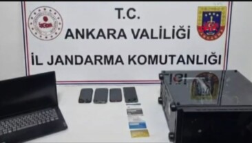 15 ilde eş zamanlı siber dolandırıcılık operasyonu: 58 kişi tutuklandı İçişleri Bakanı Ali Yerlikaya, 15 il merkezli operasyonlarda 90 şüphelinin yakalandığını, 58’inin tutuklandığını duyurdu.