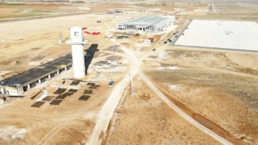 Açılmayan havaalanına 5.2 milyar aktı Temelleri 2018’de atılan Bayburt-Gümüşhane Havaalanı bir türlü faaliyete geçmedi. Yüklenici Bayburt Group, 14 yıldır Kop Tüneli’ni, 9 yıldır da Vauk Tüneli’ni hayata geçiremedi.
