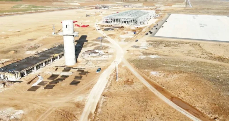 Açılmayan havaalanına 5.2 milyar aktı Temelleri 2018’de atılan Bayburt-Gümüşhane Havaalanı bir türlü faaliyete geçmedi. Yüklenici Bayburt Group, 14 yıldır Kop Tüneli’ni, 9 yıldır da Vauk Tüneli’ni hayata geçiremedi.