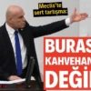 Meclis’te sert tartışma: ‘Burası kahvehane değil’ TBMM Genel Kurulu’nda İYİ Parti Grup Başkanvekili Turhan Çömez’in konuşması sırasında tartışma yaşandı. Kürsüden konuşurken salondaki gürültüye tepki gösteren Çömez’in “Burası kahvehane değil” sözleri üzerine milletvekilleri arasında sözlü atışma yaşandı
