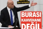 Meclis’te sert tartışma: ‘Burası kahvehane değil’ TBMM Genel Kurulu’nda İYİ Parti Grup Başkanvekili Turhan Çömez’in konuşması sırasında tartışma yaşandı. Kürsüden konuşurken salondaki gürültüye tepki gösteren Çömez’in “Burası kahvehane değil” sözleri üzerine milletvekilleri arasında sözlü atışma yaşandı