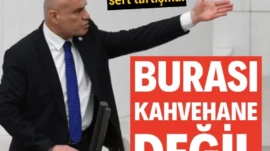 Meclis’te sert tartışma: ‘Burası kahvehane değil’ TBMM Genel Kurulu’nda İYİ Parti Grup Başkanvekili Turhan Çömez’in konuşması sırasında tartışma yaşandı. Kürsüden konuşurken salondaki gürültüye tepki gösteren Çömez’in “Burası kahvehane değil” sözleri üzerine milletvekilleri arasında sözlü atışma yaşandı