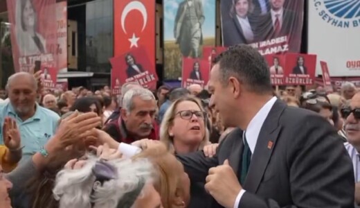 Ali Mahir Başarır Mersin’de sahada CHP’li Ali Mahir Başarır, Mersin’de sabah yürüyüşünün ardından yurttaşlarla kahvaltı sofrasında bir araya gelerek sohbet etti.