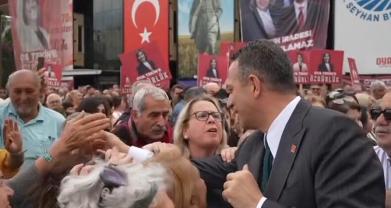 Ali Mahir Başarır Mersin’de sahada CHP’li Ali Mahir Başarır, Mersin’de sabah yürüyüşünün ardından yurttaşlarla kahvaltı sofrasında bir araya gelerek sohbet etti.