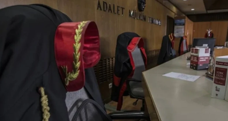 Adliye’de uyuşturucu operasyonu! Savcı, avukat ve adli personel gözaltında! Gaziantep’te adliye bağlantılı rüşvet ve uyuşturucu soruşturması büyüdü. Bir cumhuriyet savcısı, avukatlar ve adliye personelinin de aralarında olduğu 16 kişi gözaltına alındı. Teknik takip sonrası genişletilen dosyada iki zabıt kâtibi tutuklandı. Soruşturmada rüşvet, uyuşturucu ticareti ve nüfuz ticareti suçlamaları yer aldı.