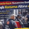Tarsus’ta Kaçak Huzurevine Baskın: 12 Yaşlı Koruma Altına Alındı Mersin’in Tarsus ilçesinde kaçak şekilde faaliyet gösterdiği belirlenen bir huzurevine operasyon düzenlendi. Resmi izinsiz hizmet verdiği tespit edilen binada kalan 12 yaşlı, sağlık kontrolleri için hastaneye kaldırılırken işletme mühürlendi.