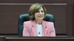 Hakkında soruşturma izni Eskişehir Belediye Başkanı Ayşe Ünlüce sessizliğini bozdu Eskişehir Büyükşehir Belediye Başkanı Ayşe Ünlüce hakkında, su tarifesi düzenlemesine ilişkin “görevi kötüye kullanma” ve “resmi belgede sahtecilik” iddialarıyla soruşturma izni istendi. Ünlüce, ortada kamu zararı olmadığını belirtirken, CHP cephesi süreci “siyasi” olarak değerlendirdi.