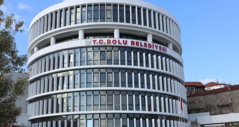 Bolu Belediyesi’nde Başkan yardımcısı Yıldız ve avukat da tutuklandı! Bolu Belediyesi’ne yönelik operasyonda dün gece saatlerinde gözaltına alınan Bolu Belediye Başkan Yardımcısı Leyla Beykoz ve Bolu Belediyesi Meclis Üyesi Avukat Aydan Özdemir tutuklandı.