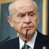 Bahçeli’den ara seçim açıklaması: Şimdiden saygı duymak lazım MHP lideri Bahçeli, CHP Lideri Özgür Özel’in ara seçim çağrısına yanıt verdi. Bahçeli, seçimin zamanında yapılacağını belirtip ara seçim olmayacağını savundu.