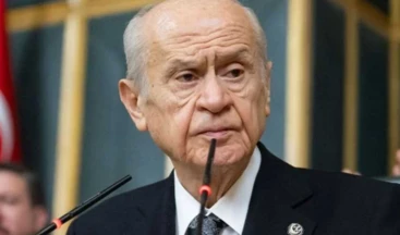 Bahçeli’den ara seçim açıklaması: Şimdiden saygı duymak lazım MHP lideri Bahçeli, CHP Lideri Özgür Özel’in ara seçim çağrısına yanıt verdi. Bahçeli, seçimin zamanında yapılacağını belirtip ara seçim olmayacağını savundu.