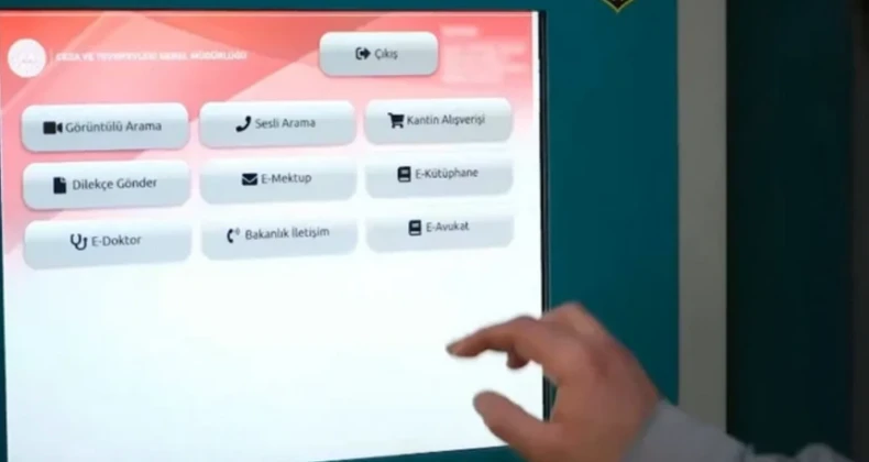 Tutuklu-avukat görüşmelerini sınırlayacak e-Avukat dönemi resmen başladı Cezaevlerinde hükümlü ve tutukluların avukatlarıyla görüşme hakkı, Adalet Bakanı Akın Gürlek’in göreve gelmesinin ardından e-Avukat uygulamasıyla sınırlanıyor. Haftada iki görüşme ve toplam 30 dakikalık süreyle sınırlandırılan bu adım, savunma hakkının kısıtlanması olarak eleştiriliyor.
