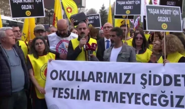 Eğitimciler MEB önünde nöbette Siverek ve Kahramanmaraş’taki saldırılar sonrası eğitimciler MEB önünde nöbette. “Bu münferit değil” tepkisi büyürken güvenlik çağrıları artıyor