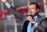 İmamoğlu’ndan Ataşehir mitingine mektup! ‘Öyle bir bataklığa saplandılar ki…’ CHP, gözaltına alınan Ataşehir Belediye Başkanı Onursal Adıgüzel’e destek olmak için Ataşehir Belediyesi önünde miting düzenliyor. Miting alanına mesaj gönderen İmamoğlu “Öyle bir bataklığa saplandılar ki; iftiralarını ve yalanlarını büyüttükçe, milletin gözünde küçülüyorlar” dedi.