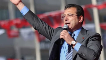 İmamoğlu’ndan Ataşehir mitingine mektup! ‘Öyle bir bataklığa saplandılar ki…’ CHP, gözaltına alınan Ataşehir Belediye Başkanı Onursal Adıgüzel’e destek olmak için Ataşehir Belediyesi önünde miting düzenliyor. Miting alanına mesaj gönderen İmamoğlu “Öyle bir bataklığa saplandılar ki; iftiralarını ve yalanlarını büyüttükçe, milletin gözünde küçülüyorlar” dedi.