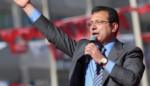 İmamoğlu’ndan Ataşehir mitingine mektup! ‘Öyle bir bataklığa saplandılar ki…’ CHP, gözaltına alınan Ataşehir Belediye Başkanı Onursal Adıgüzel’e destek olmak için Ataşehir Belediyesi önünde miting düzenliyor. Miting alanına mesaj gönderen İmamoğlu “Öyle bir bataklığa saplandılar ki; iftiralarını ve yalanlarını büyüttükçe, milletin gözünde küçülüyorlar” dedi.