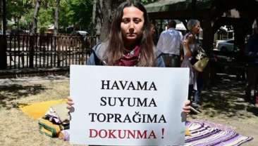 Akbelen direnişçisi Esra Işık hakkında tutukluluğa devam kararı Akbelen Ormanı çevresindeki tarım arazilerinin kamulaştırılmasına karşı çıktığı için 31 Mart’tan bu yana tutuklu bulunan Esra Işık, yargılandığı davada ilk kez hakim karşısına çıktı. Işık’ın tutukluluk halinin devamına karar verildi.