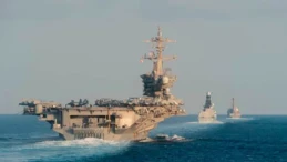 Hürmüz Boğazı’nda ABD ablukası başladı ABD, İran barış görüşmelerinin tıkanmasının ardından Hürmüz Boğazı üzerinden İran limanlarını kuşatmaya aldı. Trump, “Ablukaya yaklaşan İran gemileri cehenneme uçurulacak” dedi. Tahran’dan sert misilleme tehdidi geldi