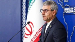 Trump ‘ateşkes istiyorlar’ demişti! İran’dan ilk açıklama geldi… İran Dışişleri Sözcüsü Bekayi, Trump’ın “İran ateşkes istedi” iddiasını reddederek açıklamaların gerçeği yansıtmadığını belirtti. Bekayi konu ile ilgili ‘yanlış ve asılsız’ olduğunu söyledi.