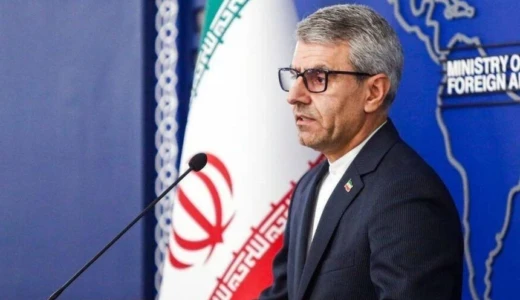 Trump ‘ateşkes istiyorlar’ demişti! İran’dan ilk açıklama geldi… İran Dışişleri Sözcüsü Bekayi, Trump’ın “İran ateşkes istedi” iddiasını reddederek açıklamaların gerçeği yansıtmadığını belirtti. Bekayi konu ile ilgili ‘yanlış ve asılsız’ olduğunu söyledi.