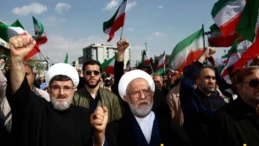 İran’dan “zafer” açıklaması: ABD’nin 10 maddelik planı kabul ettiği iddiası İran Ulusal Güvenlik Konseyi, ABD ve İsrail ile süren savaşta “zafer” ilan etti. Tahran yönetimi, Washington’ın İran’ın 10 maddelik planını kabul ettiğini öne sürerken, Trump cephesi yalnızca müzakereye açık olduklarını açıkladı.