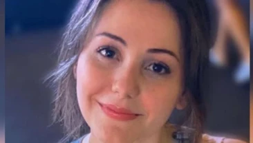 Öğrenciyken adı bile geçmeyen projeden tutuklu: Iraz için adalet çağrısı! İBB davasında tutuklu Iraz Bayrak’ın, suçlandığı dönemde öğrenci olduğu ve projede yer almadığı iddia ediliyor. Babası aylardır Silivri yolunda adalet arıyor